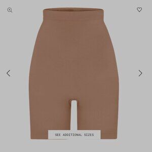 SEAMLESS SCULPT HIGH-WAISTED ABOVE THE KNEE SHORT | SIENNA